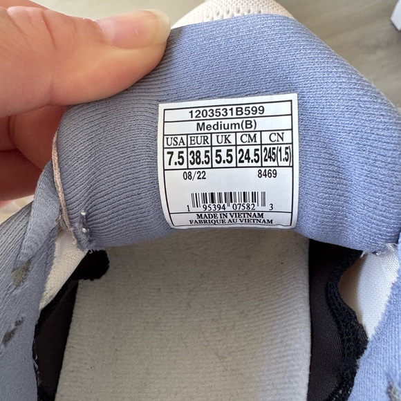 Brooks Adrenaline GTS 22 women’s 7.5 medium (1B) - Picture 4 of 6